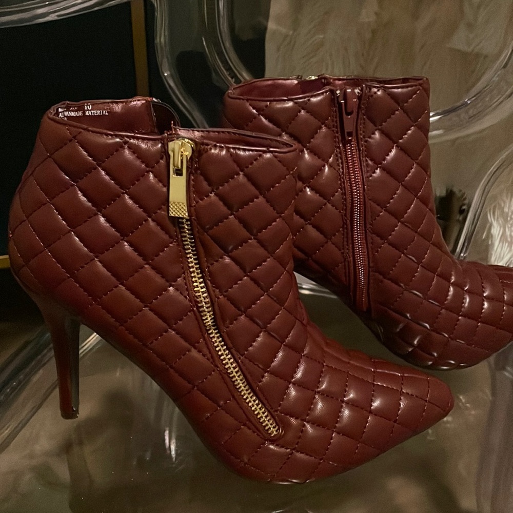 Sz 10 Wine/Burgundy ankle boot worn once